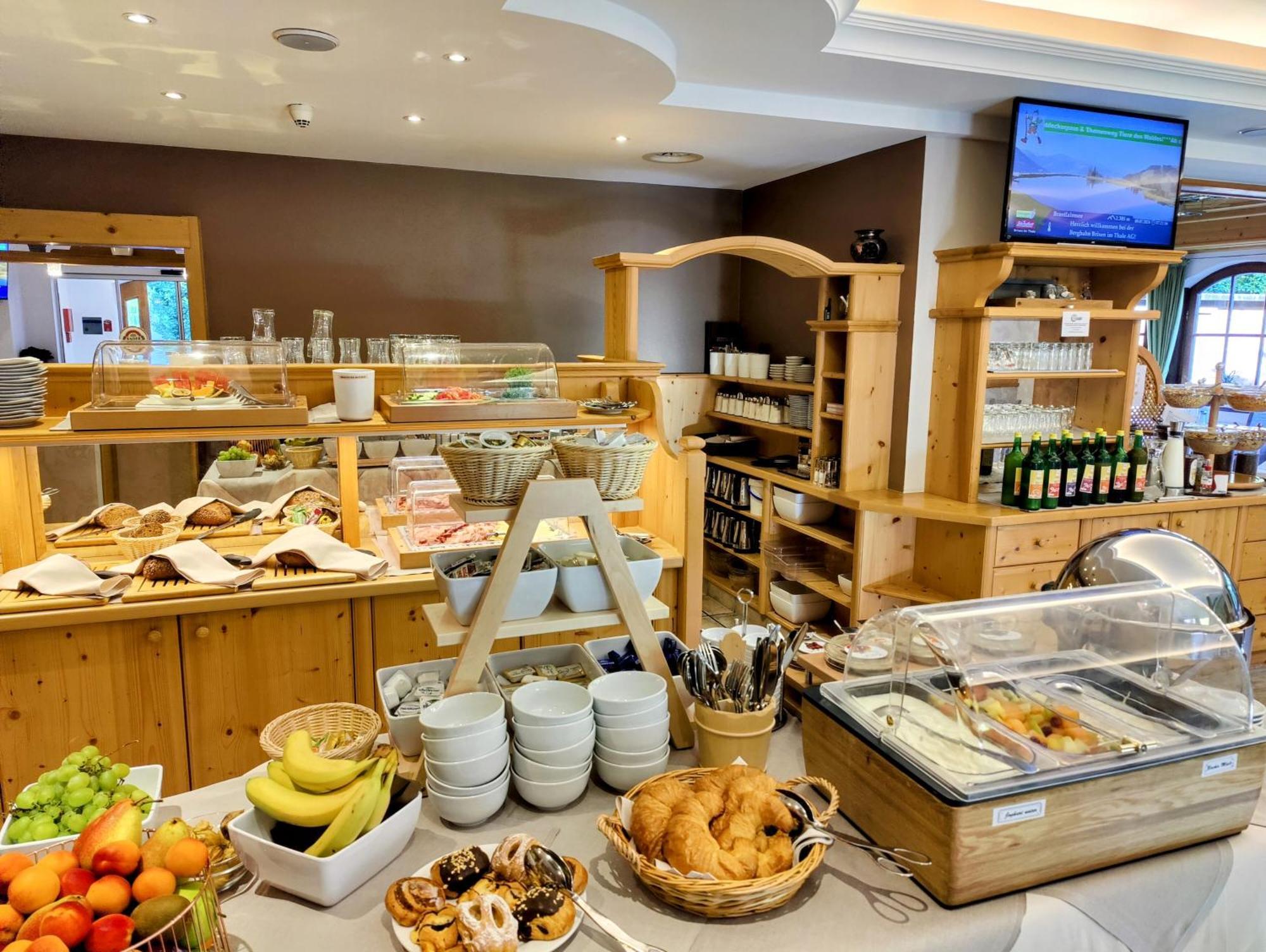 Hotel Reitlwirt Brixen im Thale Ngoại thất bức ảnh